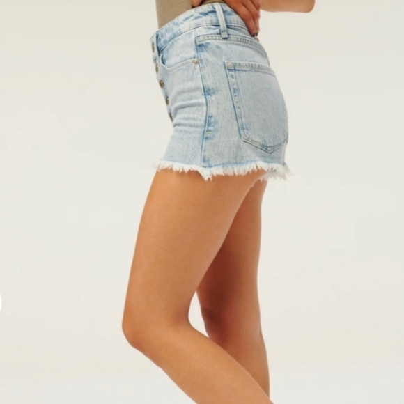 Good American Bombshell Raw Hem Exposed Button Shorts in Blue 687 Size 8/29 - Picture 3 of 11
